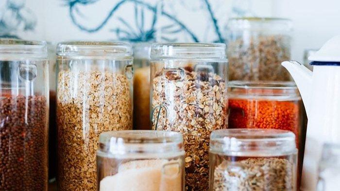 Jangan menyimpan bahan makanan di area yang terkena sinar matahari secara langsung.