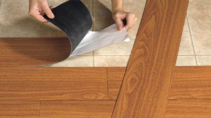 Ilustrasi penggunaan vinil di ruangan untuk bantu meredam suara.