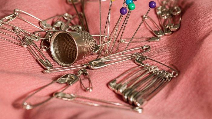 Peniti bisa digunakan untuk mengatasi kolor celana dalam yang longgar