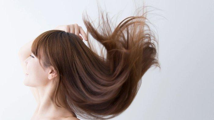 Membiarkan rambut tergerai selama di rumah agar terjaga keindahannya.