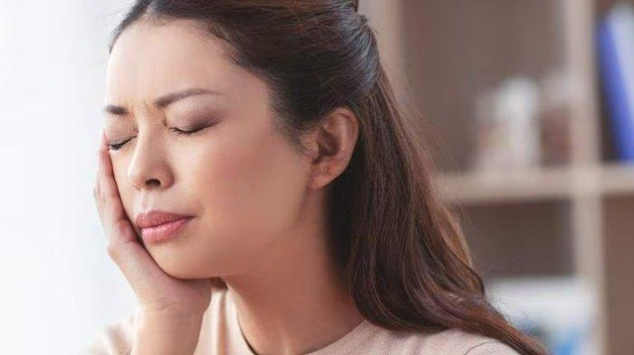 Ilustrasi wanita mengalami sakit gigi