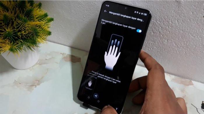 Usap tiga jari di layar itel S23 Plus juga dapat difungsikan untuk screenshot, seperti kebanyakan HP Android lain