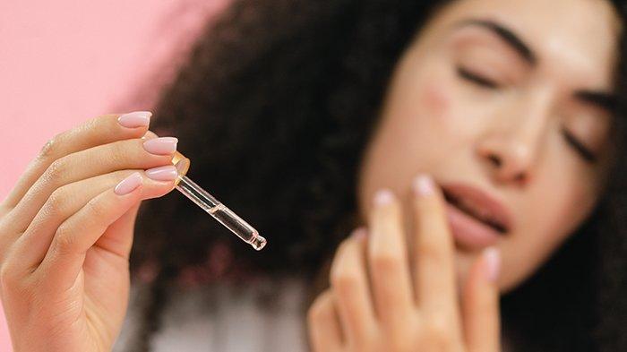Ilustrasi - Rekomendasi serum retinol untuk menyamarkan kerutan dan bekas jerawat