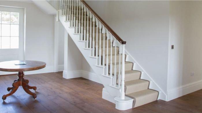 Ilustrasi tangga utama sebagai penghubung ke lantai atas rumah