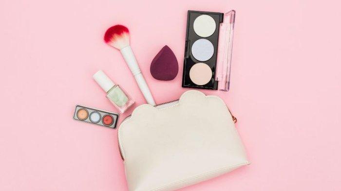 Ilustrasi menata produk makeup yang sering digunakan agar tetap rapi.