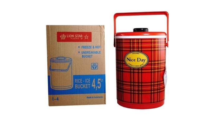 Ilustrasi thermos atau wadah es batu