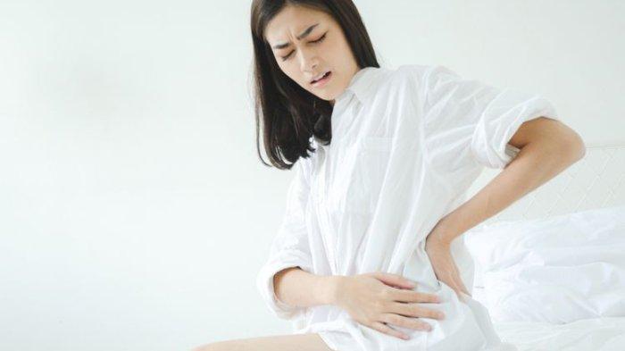 Ilustrasi wanita mengeluhkan nyeri karena menstruasi