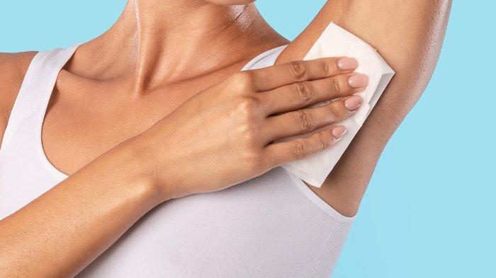 Ilustrasi keringat berlebih di ketiak.