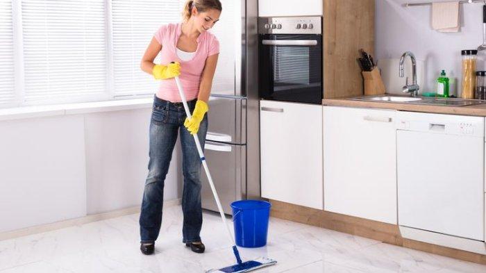 Untuk menjaga kitchen set tetap awet, pastikan sirkulasi udara dapur tetap lancar.