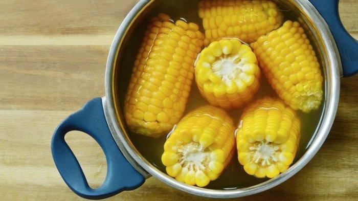 Jagung manis rebus cocok jadi menu clean eating yang baik untuk kulit.