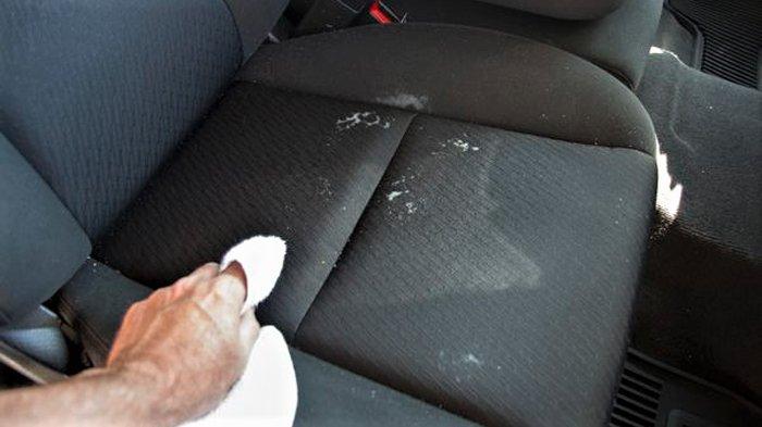 Cara membersihkan jok mobil berbahan kain