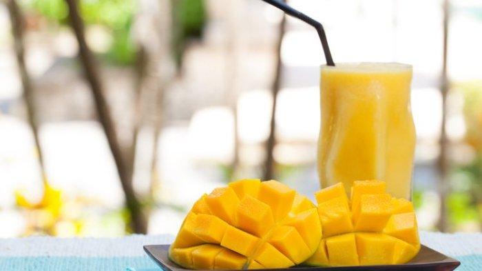 Buah mangga mengandung asam folat.