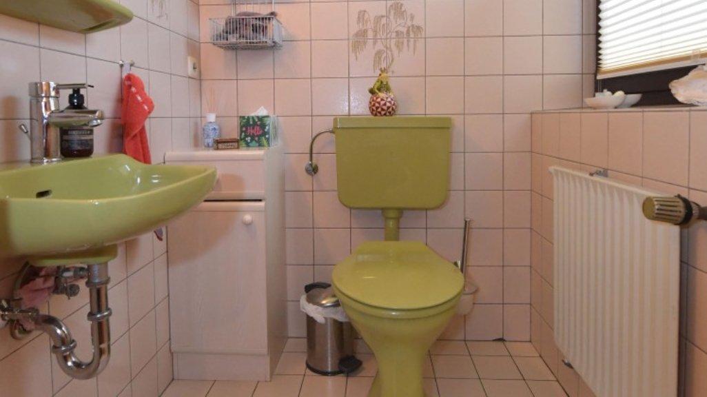 Ilustrasi kamar mandi sebagai salah satu tempat yang rentan lembab di rumah
