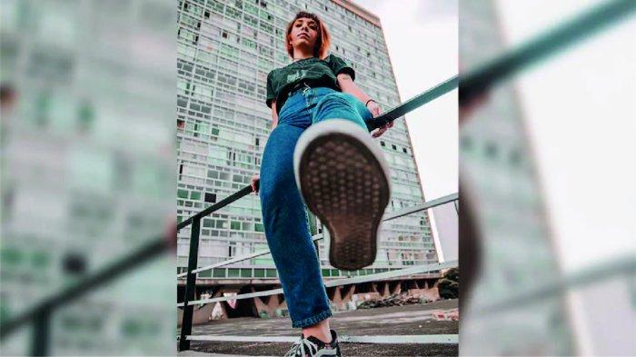 Ilustrasi foto angle bawah.