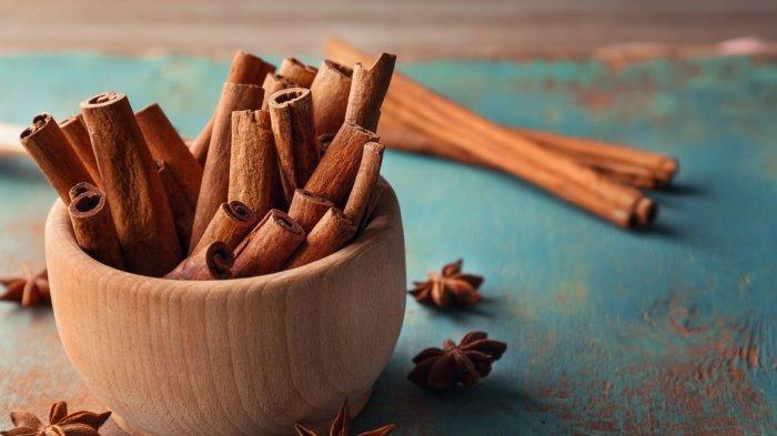 Kayu manis bahan alami yang punya banyak manfaat, termasuk menyegarkan udara dapur.