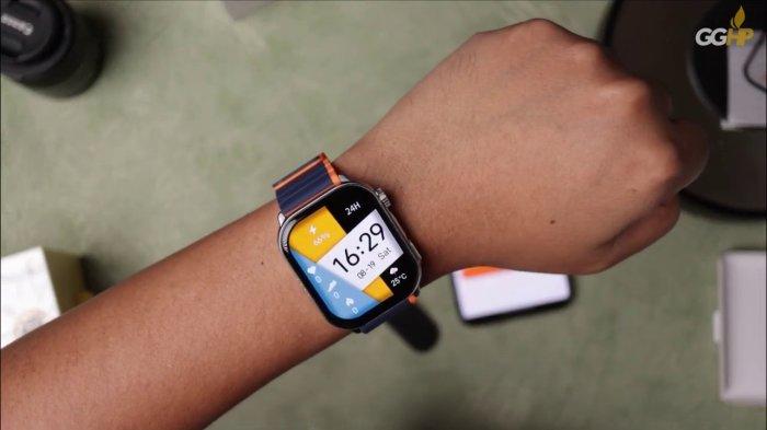 Sebaiknya buat jadwal rutin untuk menjaga tampilan smartwatch tetap bersih