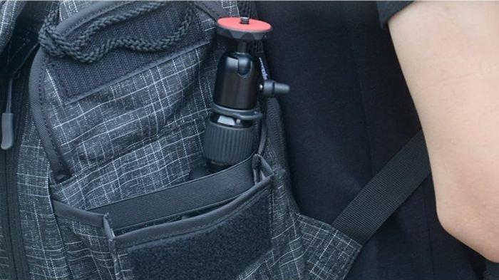Ilustrasi tripod dalam kondisi terlipat supaya mudah disimpan atau dibawa bepergian