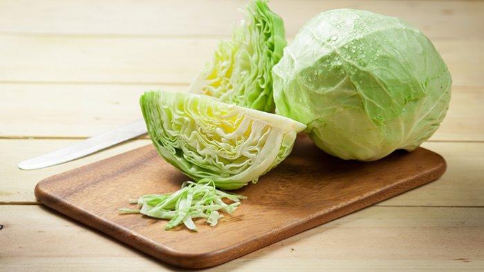 Kubis merupakan salah satu sayur yang baik dikonsumsi untuk penderita darah tinggi.
