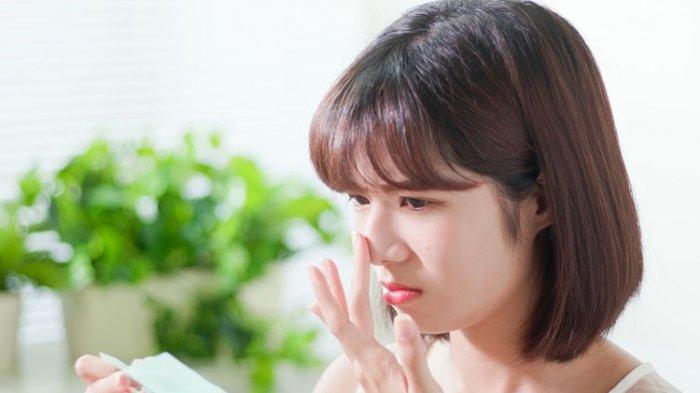 Kulit wajah yang berminyak bisa kamu atasi dengan menggunakan peppermint oil.