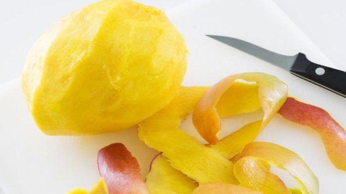 Kulit buah mangga punya banyak manfaat untuk kulit.