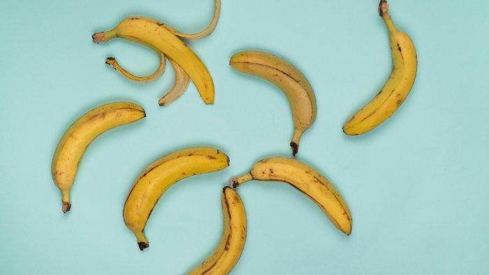 Kulit pisang bisa digunakan untuk membersihkan daun tanaman hias