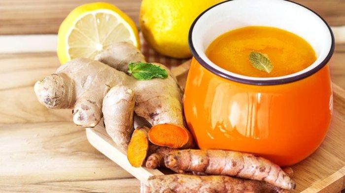 Kunyit asam yang dipadukan dengan lemon atau jeruk nipis bisa menjadi minuman herbal ala rumahan untuk menjaga daya tahan tubuh.