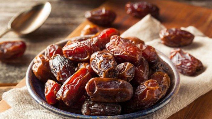 Kurma baik untuk meningkatkan trombosit.
