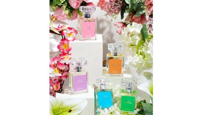 Lunalla Parfum dengan wangi yang sangat menyegarkan.