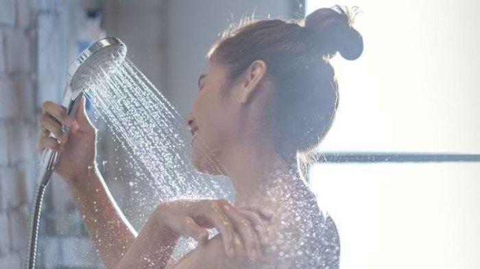 Mandi Terlebih Dahulu Sebelum Menggunakan Parfum