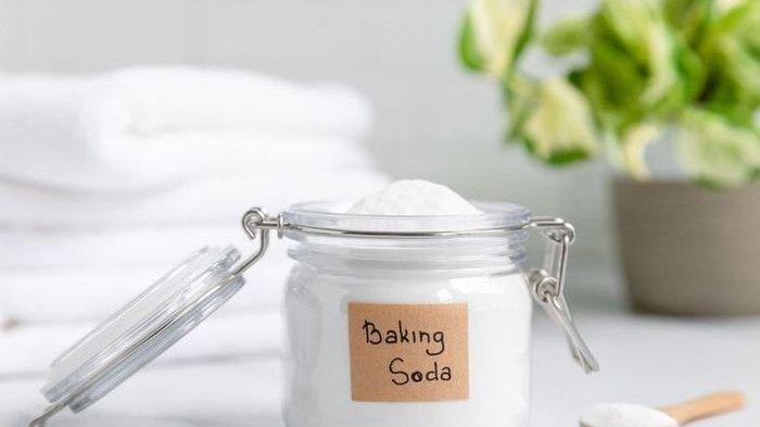 Manfaat baking soda untuk membersihkan pakaian.