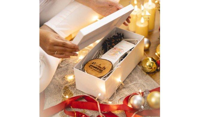 Mariah Xmas Reed Hampers hadirkan isian reed diffuser dengan beragam pilihan aroma.