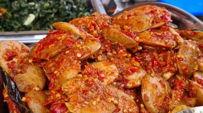 Makanan yang tinggi lemak sebaiknya kamu hindari agar tidak mengakibatkan sembelit.