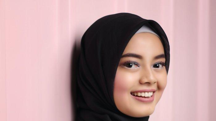 Memakai hijab dengan bahan yang nyaman