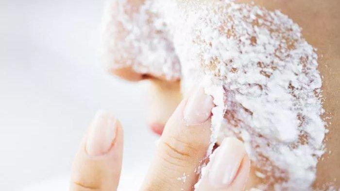 Memanfaatkan baking soda untuk perawatan kecantikan.