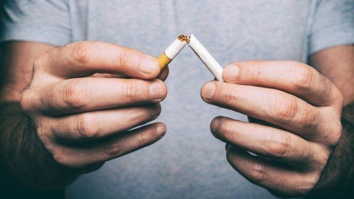 Stop merokok agar ketiak keringat tidak terjadi lagi.