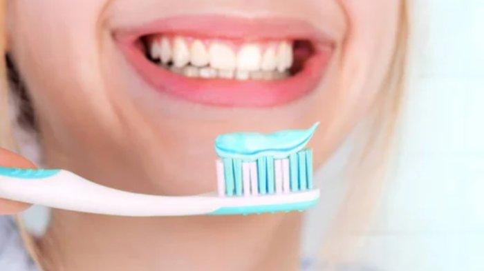 Menyikat gigi dengan cara yang benar agar tetap sehat dan putih.