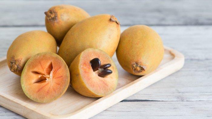 Selain dapat diolah menjadi berbagai jenis olahan, buah sawo juga berkhasiat merawat kulit dari dalam.