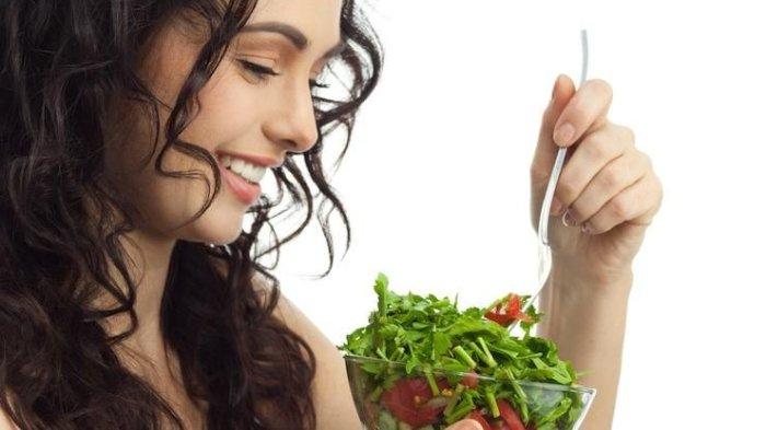 Mengonsumsi sayuran hijau dapat menjadi pilihan tepat untuk meredakan maag kambuh.