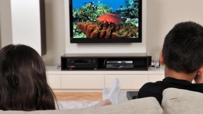 Ilustrasi menonton televisi