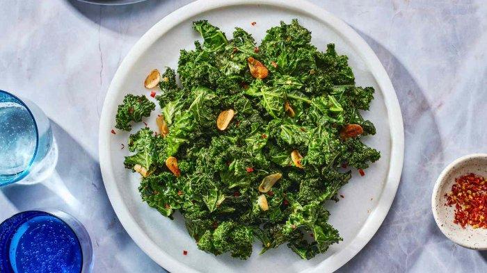 Menu buka puasa dan sahur yang menyehatkan dan bikin kenyang tahan lama adalah sayur kale.