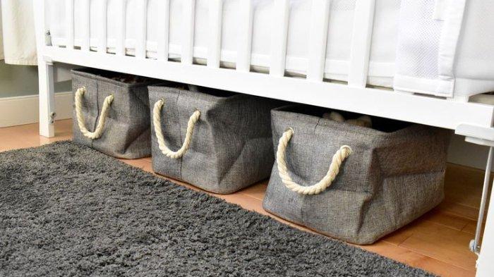 Menumpuk benda di kolong tempat tidur bisa memicu munculnya debu.