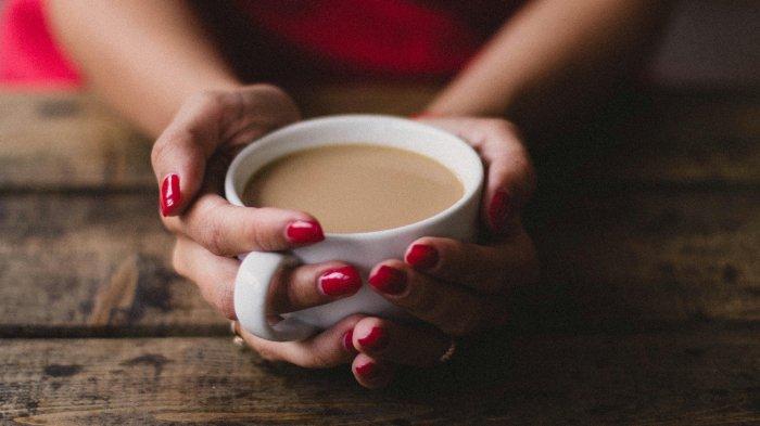 Minum cokelat hangat bisa mengatasi nyeri menstruasi