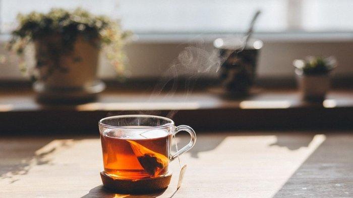 Teh tawar bebas kalori yang setara dengan air mineral.