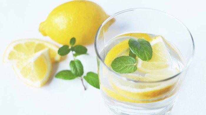 Infused water juga dapat membantu membuang racun dalam tubuh.