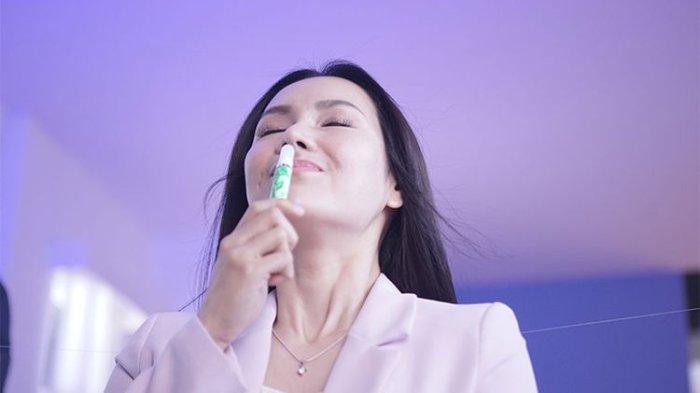 Menghirup minyak angin bisa mencegah mabuk.