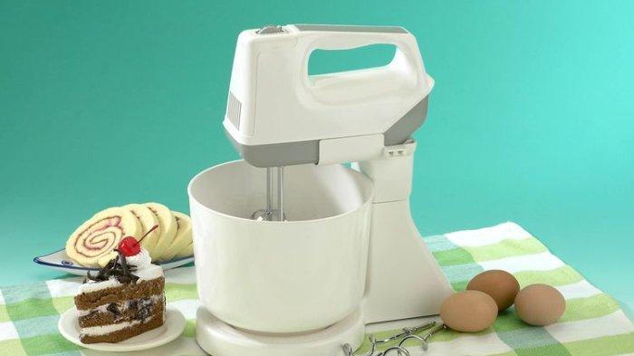 Ilustrasi produk stand mixer untuk kemudahan mengaduk bahan sampai kalis.