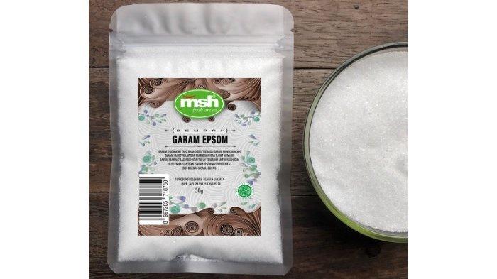 Ilustrasi garam epsom yang bisa jadi obat mata ikan di telapak kaki