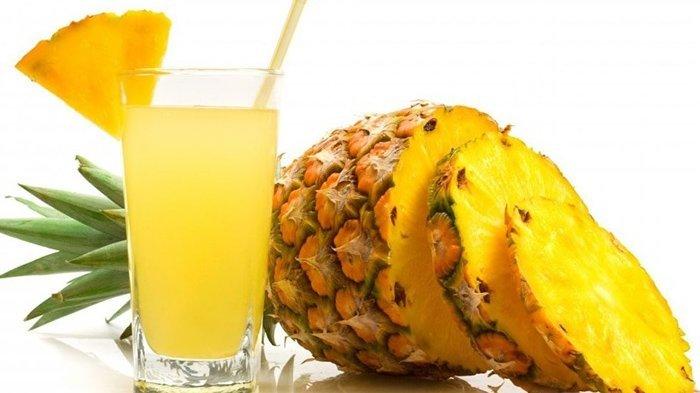 Nyeri menstruasi bisa diatasi dengan ramuan alami jus nanas.