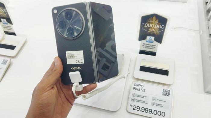 OPPO Find N3 tampil percaya diri dengan bodi tipis dan ringan.