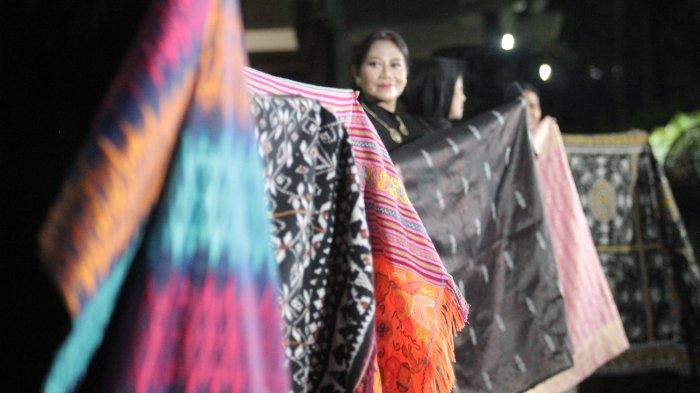 Pembukaan Pameran Wastra koleksi Komunitas Cinta Berkain Indonesia bertajuk “Cerita Wastra Nusantara - Cerita Kainku” , Pameran Lukisan koleksi Bentara Budaya bertajuk “Per-Empu-an”, Rabu (24/4/2024)